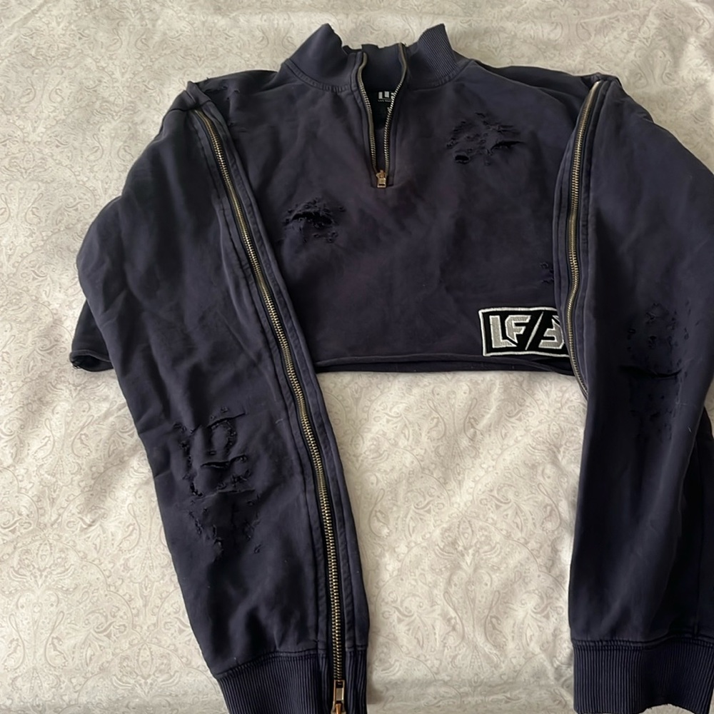 Thin sweater lf brand in dark navy . Brand new no tag